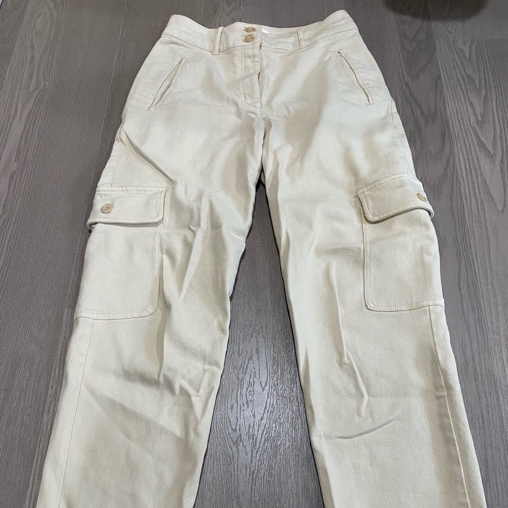 Aritzia Wilfred Size 4 Women’s Cargo Pants in Cream - Classic Utility Style